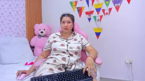 Snapshot of soyqeen chatting on July 13, 3:59 pm SoyQueen online show from July 13, 3:59 pm