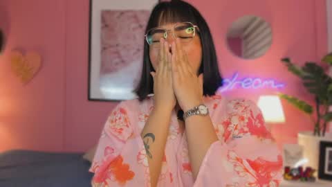 Snapshot of soysaraa_ chatting on May 16, 5:04 am Aleja online show from May 16, 5:04 am