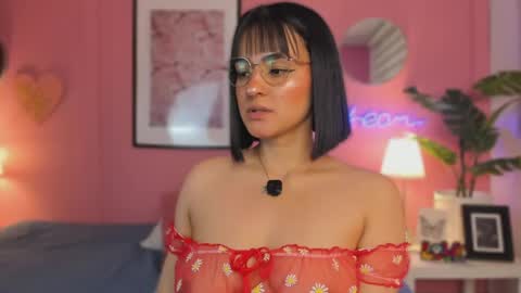 Snapshot of soysaraa_ chatting on May 21, 5:03 am Aleja online show from May 21, 5:03 am
