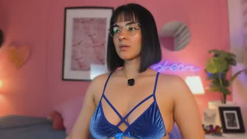 Snapshot of soysaraa_ chatting on June 13, 5:38 am Aleja online show from June 13, 5:38 am