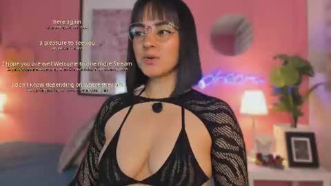 Snapshot of soysaraa_ chatting on June 17, 4:48 am Aleja online show from June 17, 4:48 am