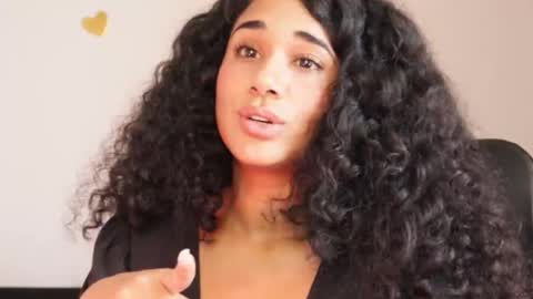 Snapshot of soytropicalfruit chatting on January 12, 8:25 pm You want to talk to me more personal follow me in My Channel VIP 50 the discount online show from January 12, 8:25 pm