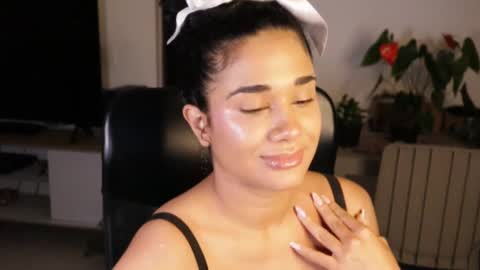 Snapshot of soytropicalfruit chatting on October 15, 11:38 pm You want to talk to me more personal follow me in My Channel VIP 50 the discount online show from October 15, 11:38 pm