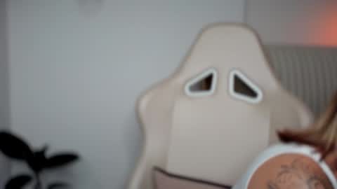 Snapshot of soytulu_ chatting on December 2, 10:23 pm brisa  s online show from December 2, 10:23 pm