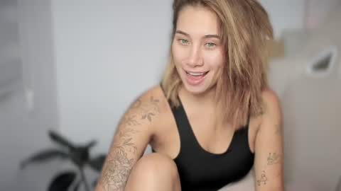 Snapshot of soytulu_ chatting on February 15, 3:31 am brisa  s online show from February 15, 3:31 am