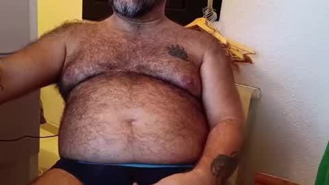 Snapshot of spain_bear chatting on October 17, 6:21 pm spain_bear online show from October 17, 6:21 pm