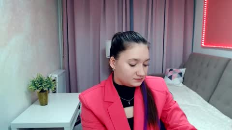 Snapshot of sparkling_starlet67 chatting on February 7, 1:26 pm Ilona online show from February 7, 1:26 pm