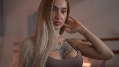 Snapshot of sparks__daisy chatting on December 9, 2:49 pm DAISY online show from December 9, 2:49 pm