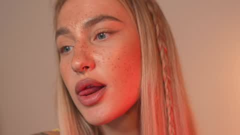 Snapshot of sparks__daisy chatting on December 12, 12:55 pm DAISY online show from December 12, 12:55 pm