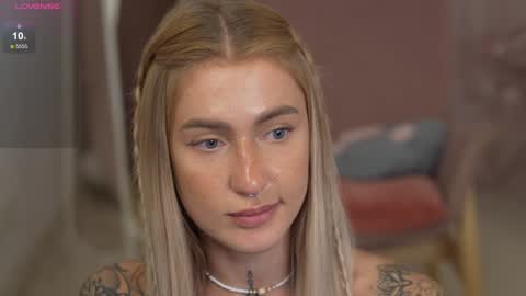 Snapshot of sparks__daisy chatting on December 17, 6:20 pm DAISY online show from December 17, 6:20 pm