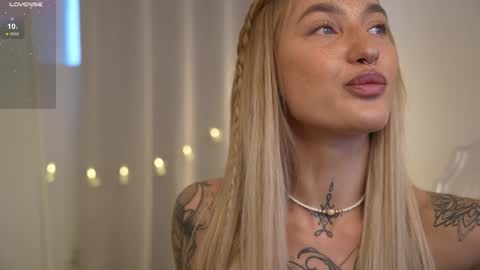 Snapshot of sparks__daisy chatting on December 20, 11:00 am DAISY online show from December 20, 11:00 am