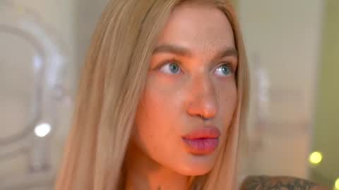 Snapshot of sparks__daisy chatting on December 21, 1:10 pm DAISY online show from December 21, 1:10 pm