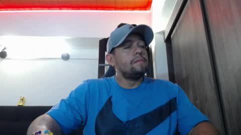 Snapshot of spartacus_cam chatting on May 15, 5:36 am online show from May 15, 5:36 am
