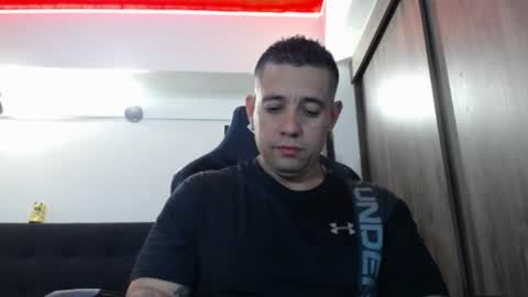 Snapshot of spartacus_cam chatting on May 20, 5:13 am online show from May 20, 5:13 am