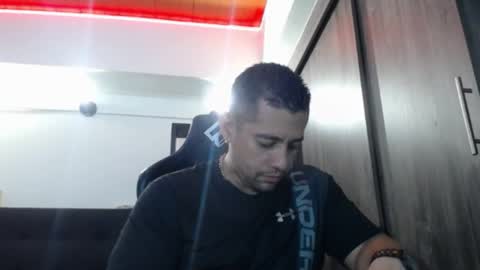 Snapshot of spartacus_cam chatting on May 28, 4:54 am online show from May 28, 4:54 am