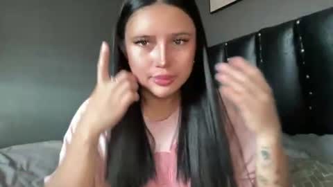Snapshot of specialgirlxxx chatting on June 23, 7:39 am specialgirlxxx online show from June 23, 7:39 am