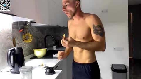 Snapshot of speed_god chatting on December 3, 9:57 pm Alex online show from December 3, 9:57 pm