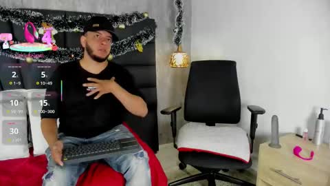 Snapshot of spencer_lunabigttss chatting on December 14, 12:32 pm spencer_lunabigttss online show from December 14, 12:32 pm