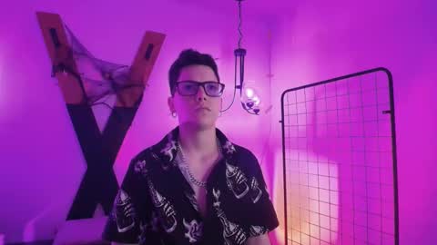 spencerm_ online show from November 10, 7:02 pm