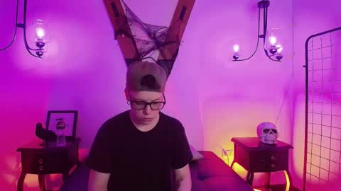 spencerm_ online show from November 11, 7:58 pm