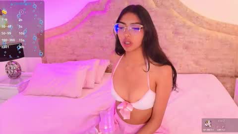 Snapshot of sphere_01 chatting on October 12, 4:55 am sphere_01 online show from October 12, 4:55 am