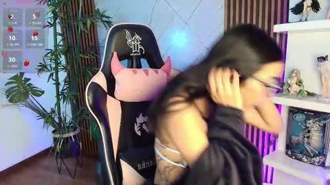 Snapshot of sphere_01 chatting on December 5, 4:43 am sphere_01 online show from December 5, 4:43 am