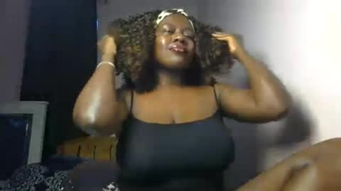 Snapshot of spicy_cherrie chatting on June 22, 1:52 pm cherrie online show from June 22, 1:52 pm