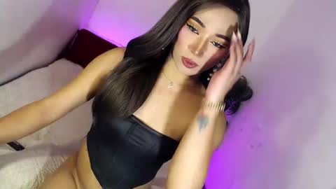 Alora online show from October 20, 5:30 am