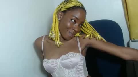 Snapshot of spicyshante chatting on December 19, 2:35 pm Shante online show from December 19, 2:35 pm