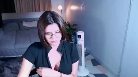 Snapshot of spiffingview_of_carmella chatting on June 1, 5:53 am Hi Im Carmela online show from June 1, 5:53 am
