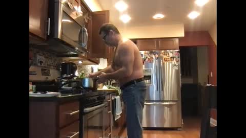 Snapshot of spike69old chatting on January 6, 5:59 pm spike69old online show from January 6, 5:59 pm