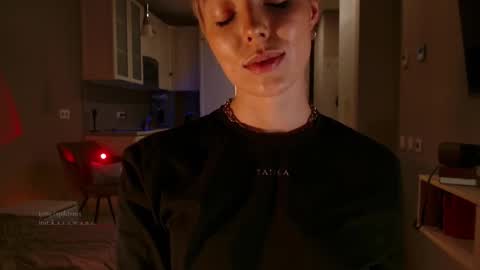 Elizabeth online show from November 10, 2:38 pm