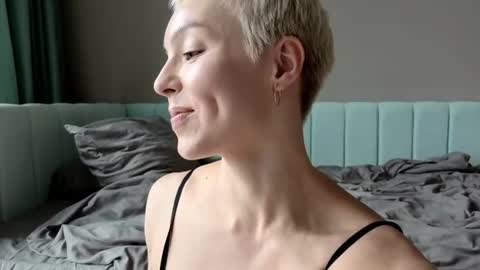Elizabeth online show from June 27, 1:28 pm