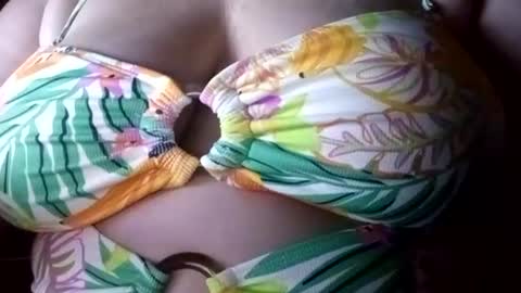 Vanessa Spade online show from July 2, 5:02 am