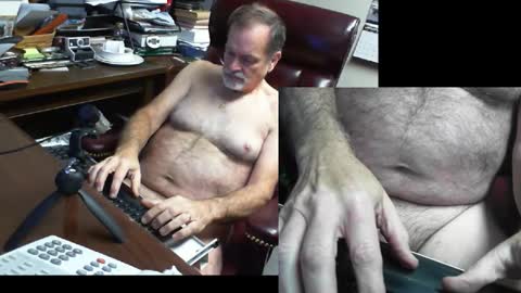 Snapshot of spitfire1964 chatting on January 6, 10:58 pm Spitfire online show from January 6, 10:58 pm