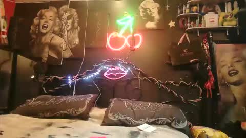 Snapshot of splashh_queen420 chatting on February 21, 3:29 am Daddy His Splash Queen online show from February 21, 3:29 am