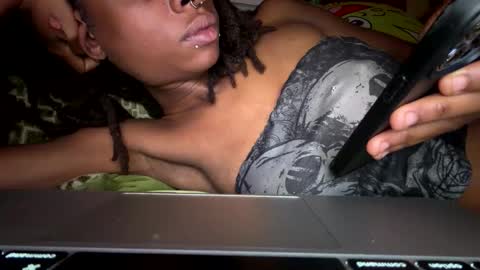 Snapshot of spoilazura chatting on May 12, 6:43 am azuraxskinnypapi online show from May 12, 6:43 am