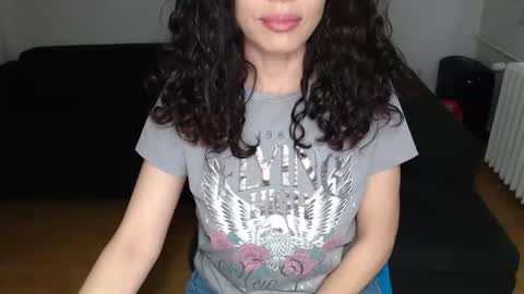 Snapshot of spoiled__doll chatting on December 4, 1:09 pm Doll online show from December 4, 1:09 pm