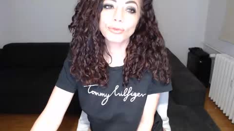 Snapshot of spoiled__doll chatting on December 16, 5:38 am Doll online show from December 16, 5:38 am