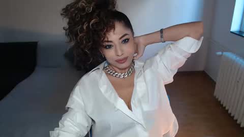 Snapshot of spoiled__doll chatting on October 10, 9:41 am Doll online show from October 10, 9:41 am