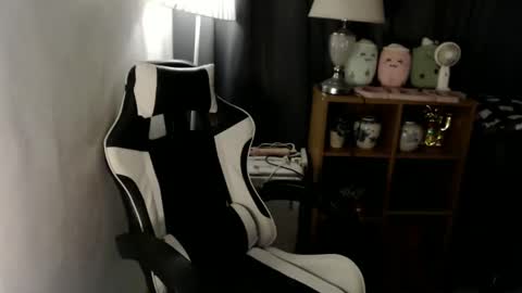 CALL ME RAINE online show from January 21, 5:51 pm