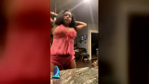 Snapshot of spoilprincesschloee chatting on December 20, 11:23 pm spoilprincesschloee online show from December 20, 11:23 pm