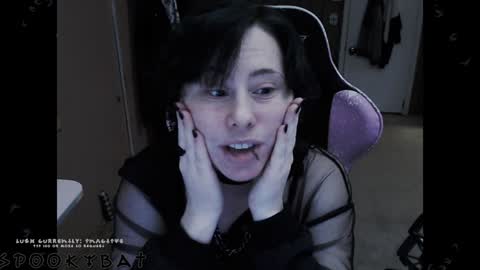 Snapshot of spookybat chatting on December 4, 4:32 am Shio online show from December 4, 4:32 am