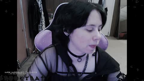 Snapshot of spookybat chatting on December 6, 3:19 am Shio online show from December 6, 3:19 am