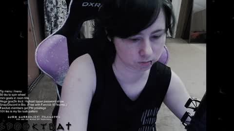 Snapshot of spookybat chatting on December 17, 3:39 am Shio online show from December 17, 3:39 am