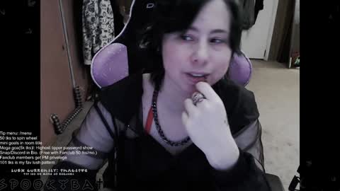 Snapshot of spookybat chatting on December 20, 4:20 am Shio online show from December 20, 4:20 am