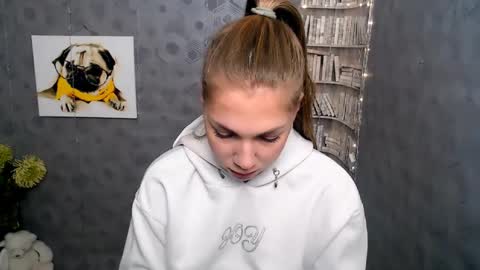 Snapshot of sport_tall_karina chatting on February 5, 7:50 am Karina online show from February 5, 7:50 am