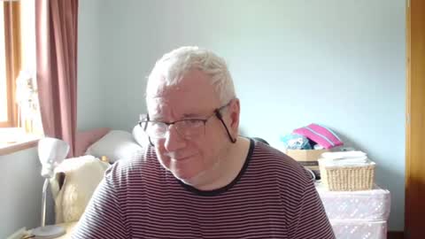 Snapshot of springtine chatting on July 6, 10:12 am springtine online show from July 6, 10:12 am
