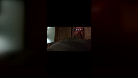 Snapshot of squirreldiamond chatting on December 17, 3:34 am squirreldiamond online show from December 17, 3:34 am