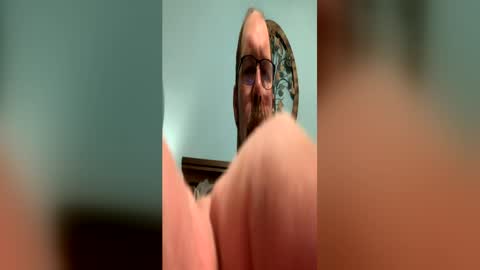 Snapshot of squirreldiamond chatting on May 6, 11:32 pm squirreldiamond online show from May 6, 11:32 pm